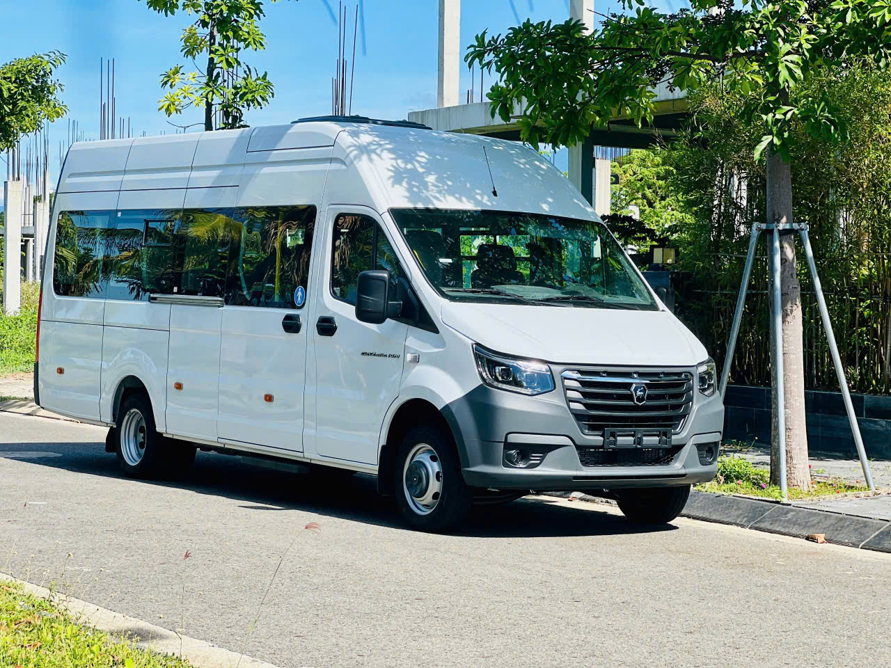Thuê Xe 19 Chỗ Giá Sinh Viên – Giải Pháp Du Lịch Tiết Kiệm Cùng Huy Đạt