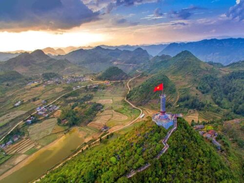 Cột cờ lũng cú hg
